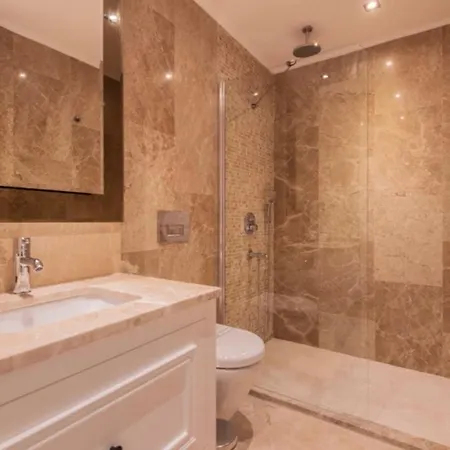 Luxury With Private Swimming Pool Appartement *